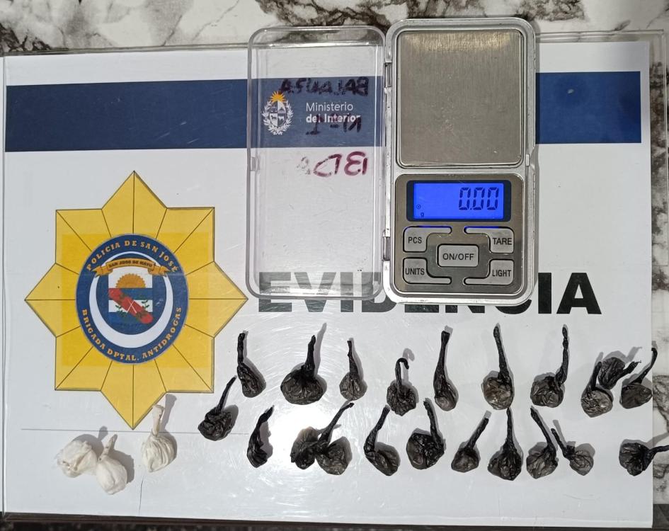 droga incautada en allanamiento de rapiñas droga incautada en allanamiento de rapiñas