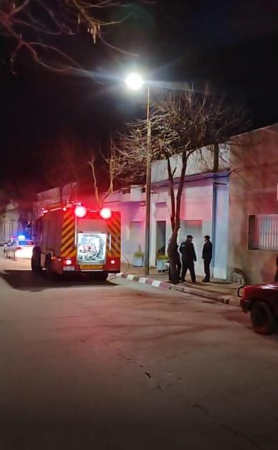 Parte de Personal policial y bomberos reslizando tareas Parte de Personal policial y bomberos reslizando tareas