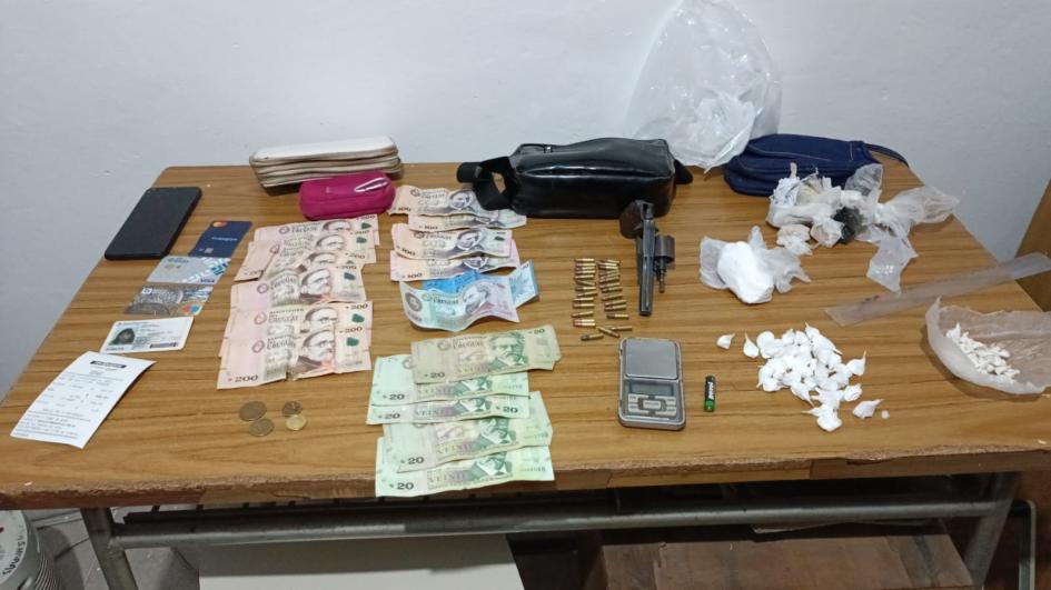 Droga, dinero y armas incautados