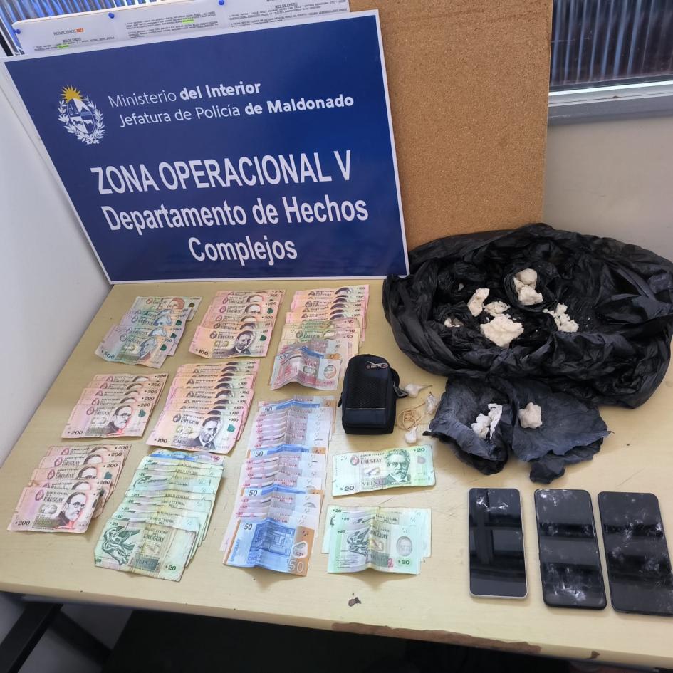 Sustancia estupefaciente y efectos incautados. Sustancia estupefaciente y efectos incautados.