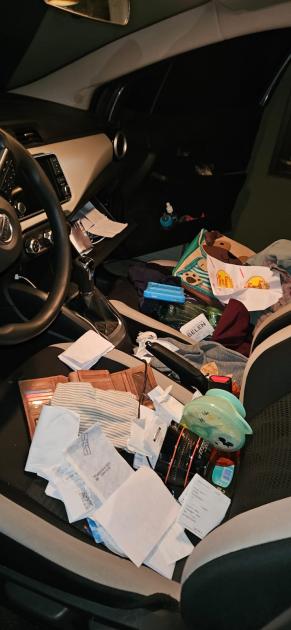 Interior del auto donde se intento el hurto interior del auto donde se intentó el hurto