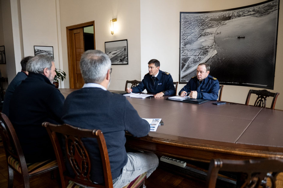 Jefatura e Intendencia fortalecen coordinación operativa en Montevideo Reunión de trabajo en la Intendencia de Montevideo
