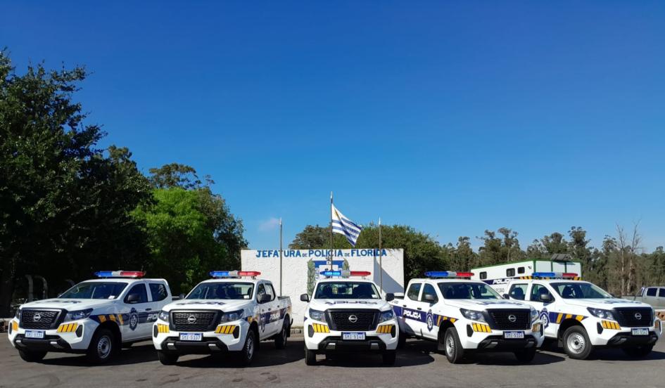 Cinco camionetas Policiales Cinco camionetas Policiales