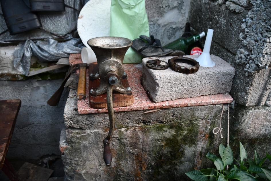 maquina manual de picar carne incautada en una vivienda en Operación Capibara maquina manual de picar carne incautada en una vivienda en Operación Capibara