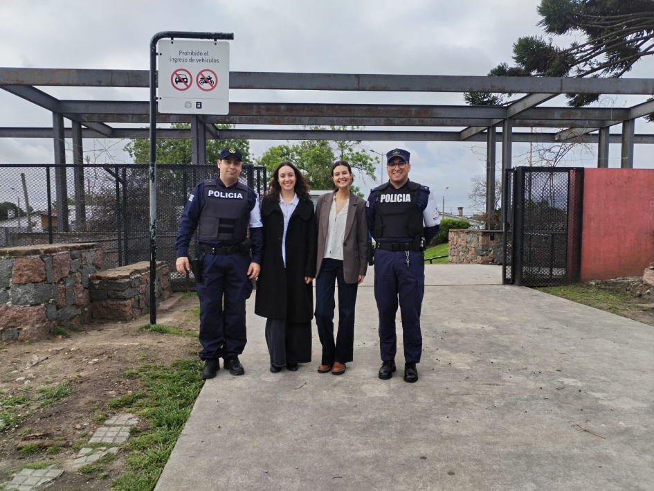 La Policía Comunitaria recorre centros educativos y espacios del Cerro Autoridades recorren el polígono Mas barrio