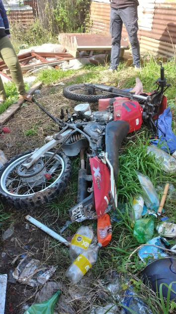 moto recuperada moto hurtada recuperada en terreno de una vivienda