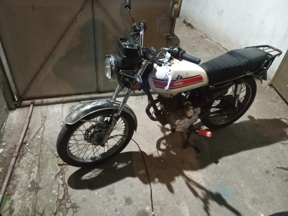 Detenido en moto sin documentación Detenido en moto sin documentación