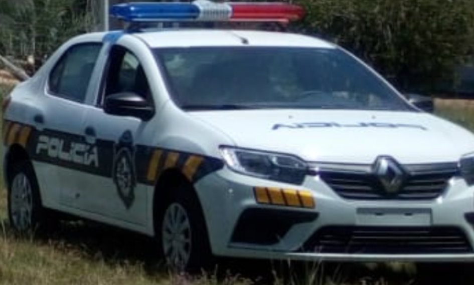 Condenada por arrebato en San Carlos móvil policial estacionado