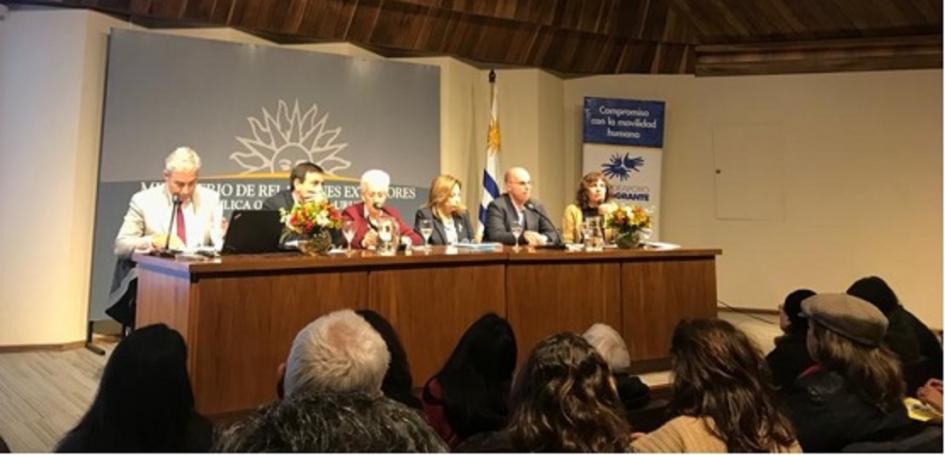 mesa del encuentro mesa con expositores intervinientes en el noveno encuentro