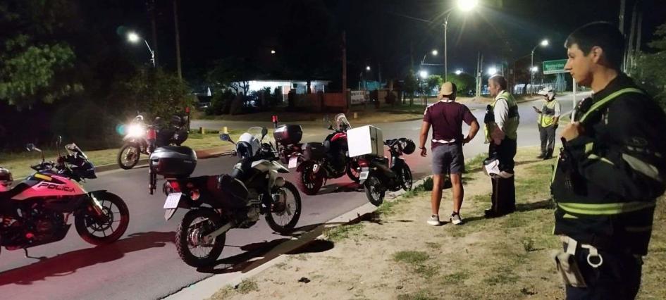Detuvieron a dos hombres en Ciudad del Plata con dosis de cocaína listas para la venta y un arma Operativo policial