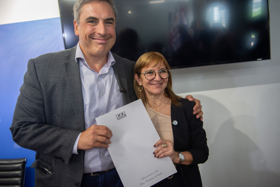 Directora del Instituto Nacional de Rehabilitación y el presidente de OSE Directora del Instituto Nacional de Rehabilitación, Ana Juanche, y el presidente de OSE