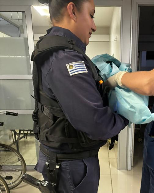 Policías asistieron un parto en patrullero Policías asistieron un parto en patrullero