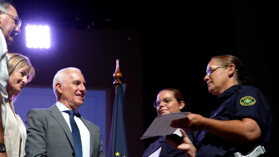 Policías reciben saludo del Ministro del interior y Subsecretaria
