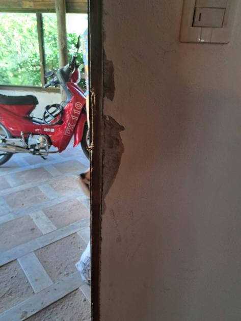 Una mujer ingresó a una vivienda en la Capuera para hurtar marco de la puerta roto