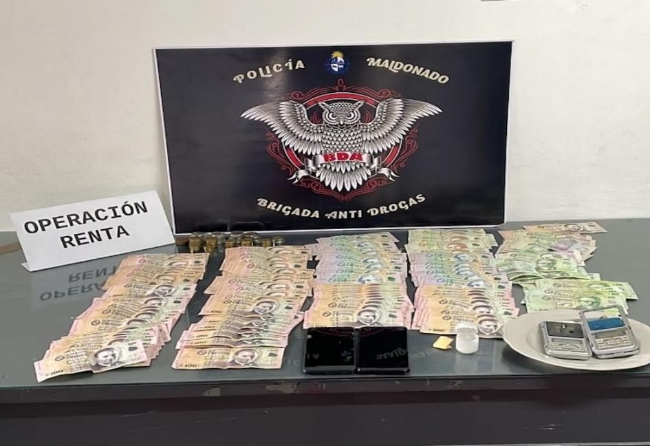 Resultado de lo incautado en la operación "Renta" Incautación de dinero, balanzas de precisión y dinero