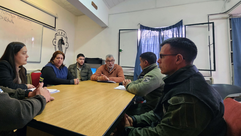 Reunión de personal de K9 y equipo INBA Reunión de personal de K9 y equipo INBA