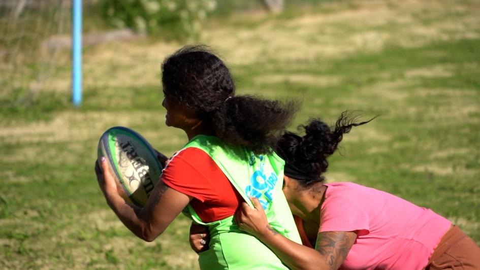Mujeres privadas de libertad de la Unidad 5 praticando rugby Mujeres privadas de libertad de la Unidad 5 praticando rugby