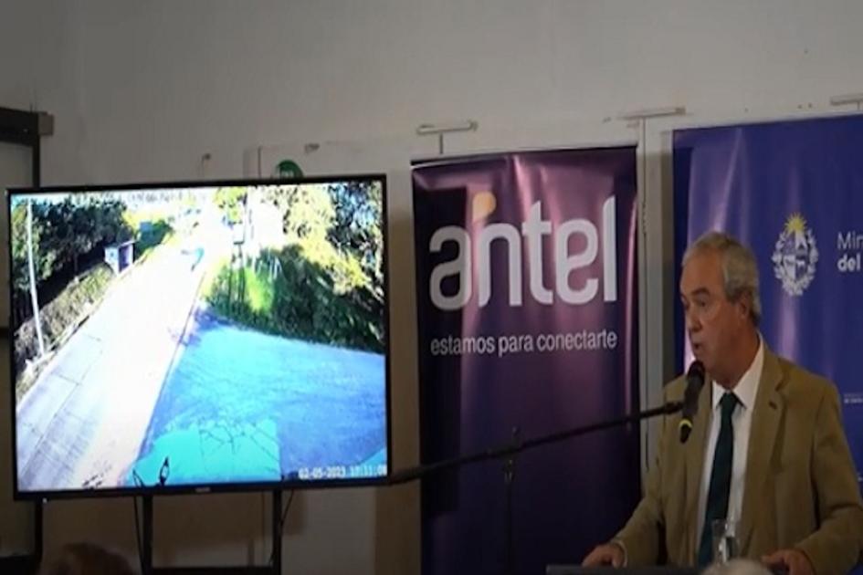 Ministro Luis Alberto Heber en inauguración de las cámaras Ministro Luis Alberto Heber en inauguración de las cámaras