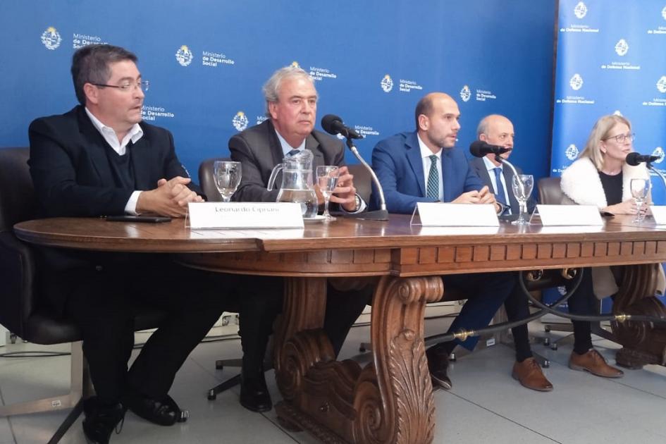 Ministro Interior, Ministro Desarrollo Social, Ministro de Defensa y otras autoridades Autoridades en rueda de prensa