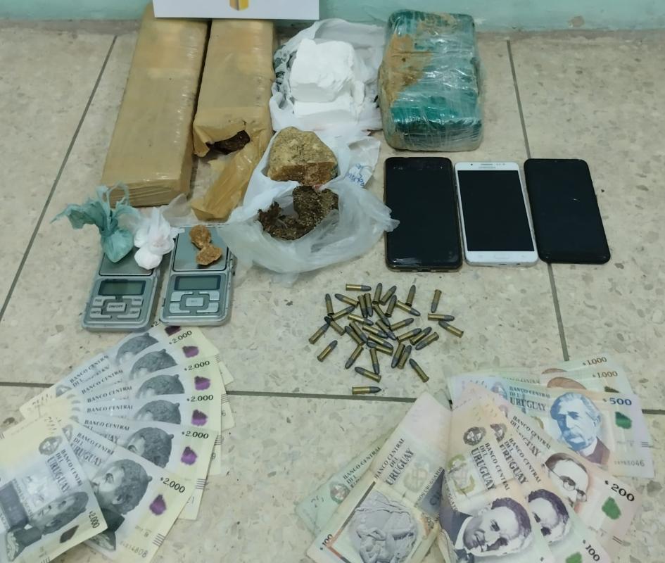 droga, municiones y dinero incautado en los allanamientos