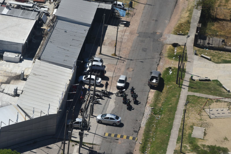 imagen aérea del operativo policial imagen aérea del operativo policial