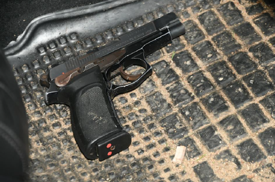 Arma encontraba en vehículo Arma encontraba en vehículo