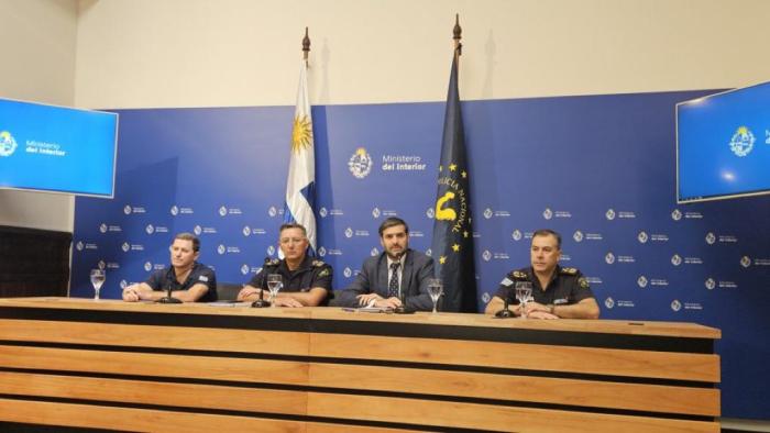 autoridades durante la conferencia de prensa