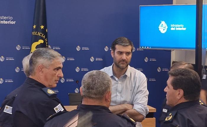 Reunión previa a rueda de prensa.