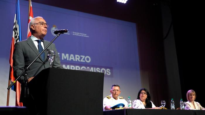 Ministro del Interior y mesa de autoridades