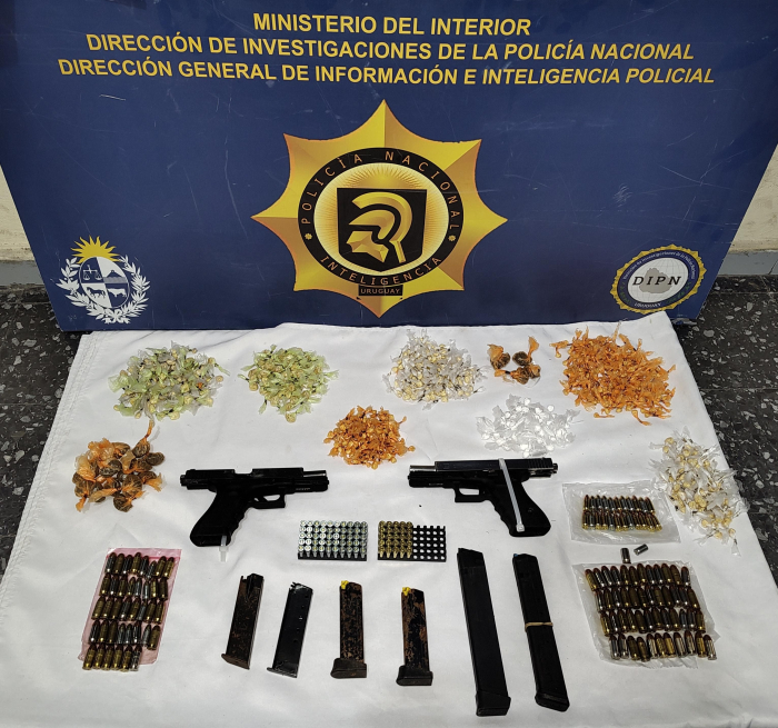 Investigación de la DGIIP logra la detención de cinco personas e incautación de armas y estupefacien