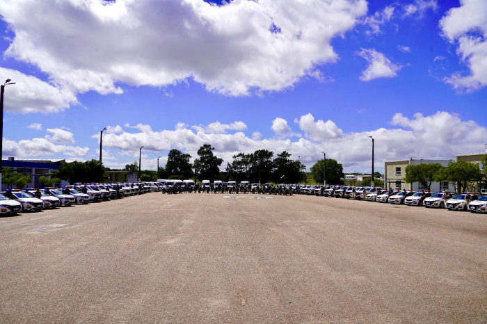 vehículos formados en la Plaza de Armas vehículos formados en la Plaza de Armas