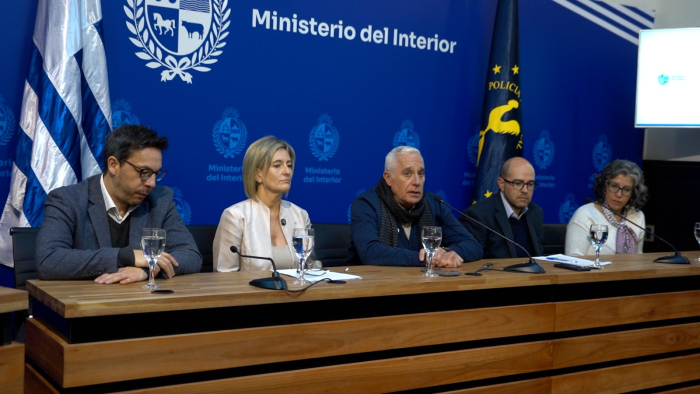 Ministro del Interior, Subsecretaria, Director de Convivencia, Presidente y Vicepresidenta de Asse Autoridades en mesa