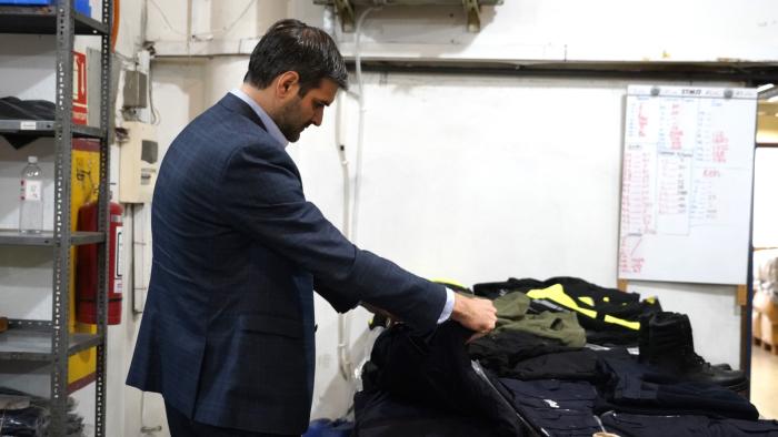 Ministro Martinelli en la entrega de uniformes a policías