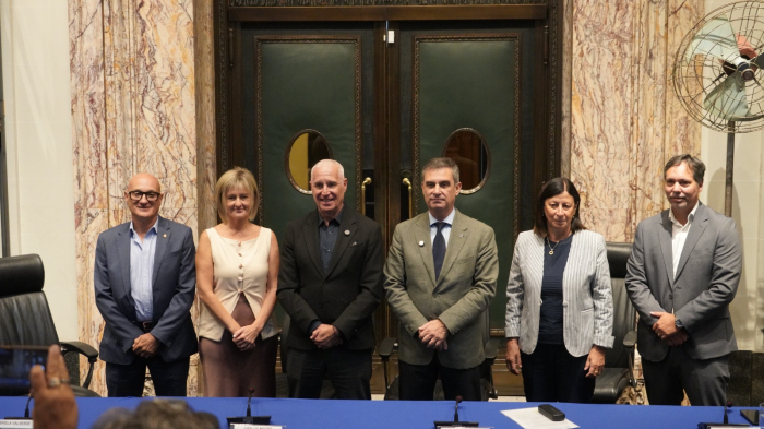 Autoridades del Ministerio del Interior junto a las del Brou luego de la firma del convenio