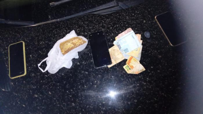 Teléfonos, droga y dinero incautado Teléfonos, droga y dinero incautado