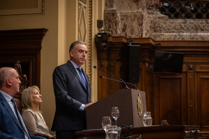 Orsi en su discurso ante el Parlamento