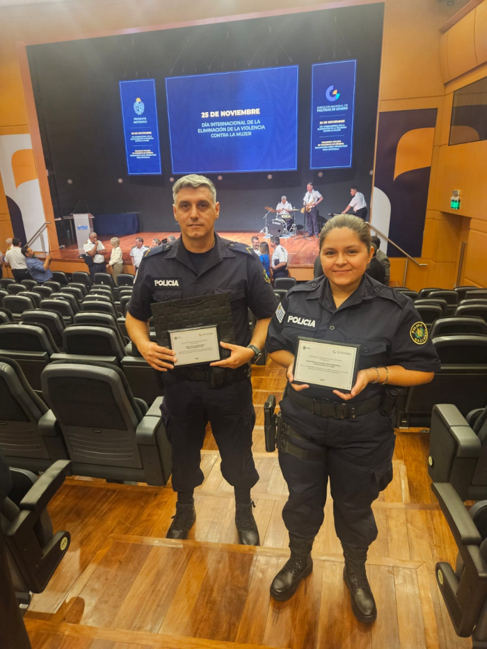 Reconocimiento a Funcionarios Policiales de Jefatura de Policía de Salto en el marco del Día Interna