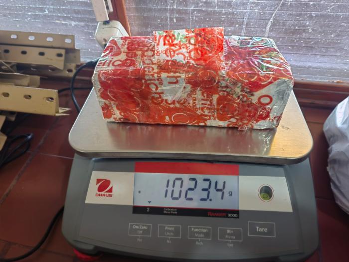 1,023 grs. de marihuana incautados en ladrillos.