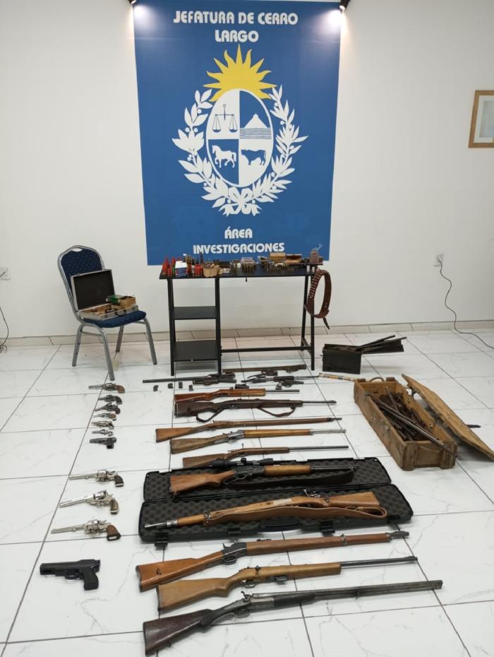 Armas de fuego y municiones incautadas por policía