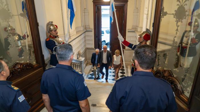 AUTORIDADES LLEGANDO AL MINISTERIO DEL INTERIOR