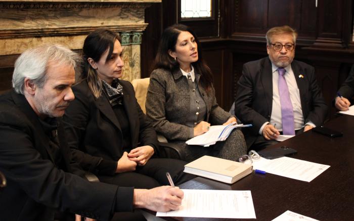 Autoridades de DNM, MRREE, MIDES y Embajador de Bolivia en Uruguay Autoridades de DNM, MRREE, MIDES y Embajador de Bolivia en Uruguay