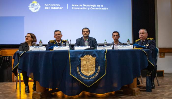 autoridades en el acto aniversario