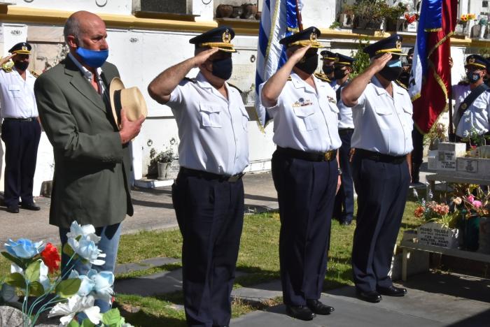 Acto Conmemorativo del Día del Policía Caído en cumplimiento del deber Formación de las autoridades de la Jefatura de Maldonado