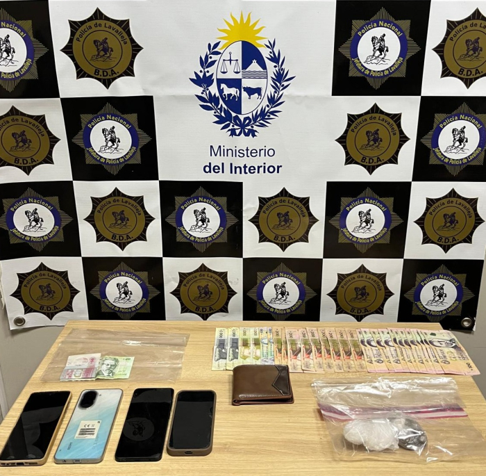 Elementos incautados en allanamiento de la Brigada antidrogas de Lavalleja 