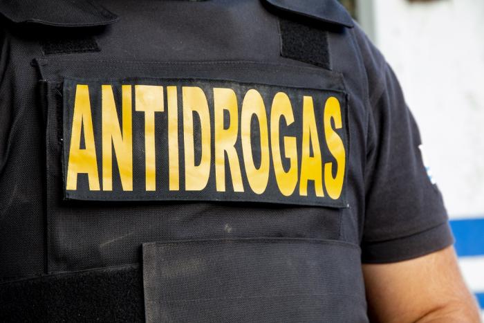 Chaleco Antibalas con logo de antidrogas.