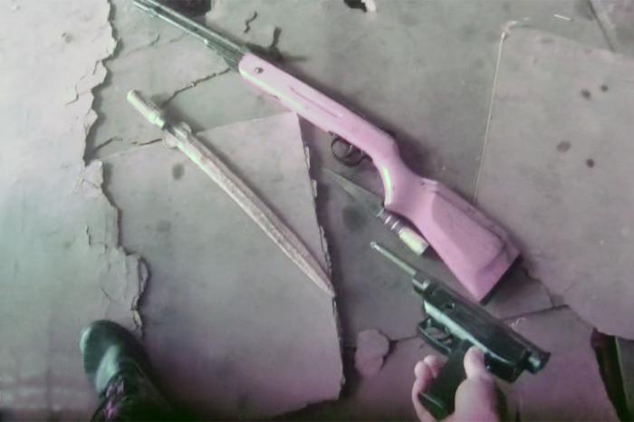 Armas de fuego y armas blancas incautadas.