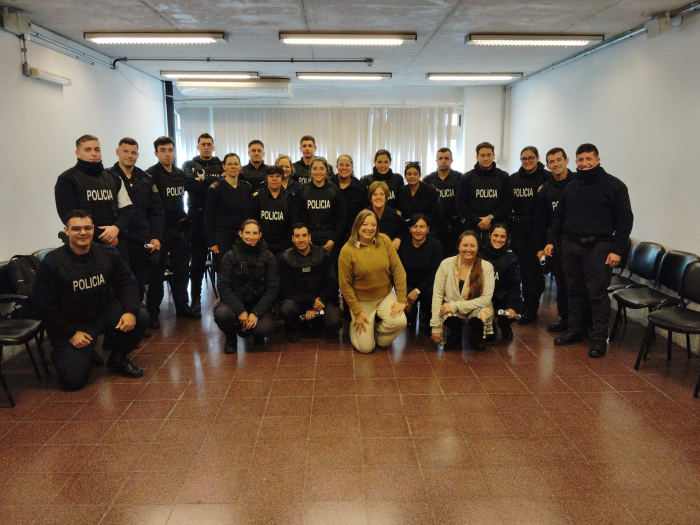 Grupo de asistentes al taller de prevención del suicidio y talleristas Grupo de asistentes al taller de prevención del suicidioy talleristas