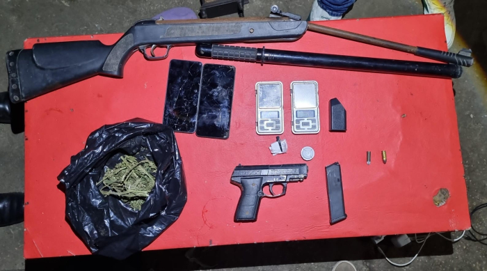 Allanamiento en Atlántida permitió desarticular boca de drogas e incautar armas y sustancias