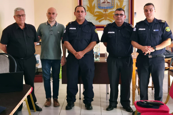Auditores externos con Comando de Jefatura de Policía de Artigas. Auditores externos con Comando de Jefatura de Policía de Artigas.