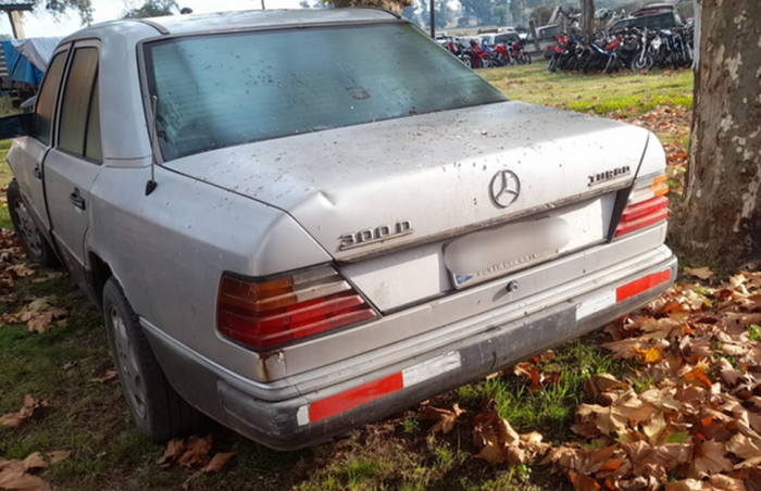 Vehículo fue recuperado por personal policial de Seccional 5ta de Isidoro Noblia. Automóvil de color gris incautado.